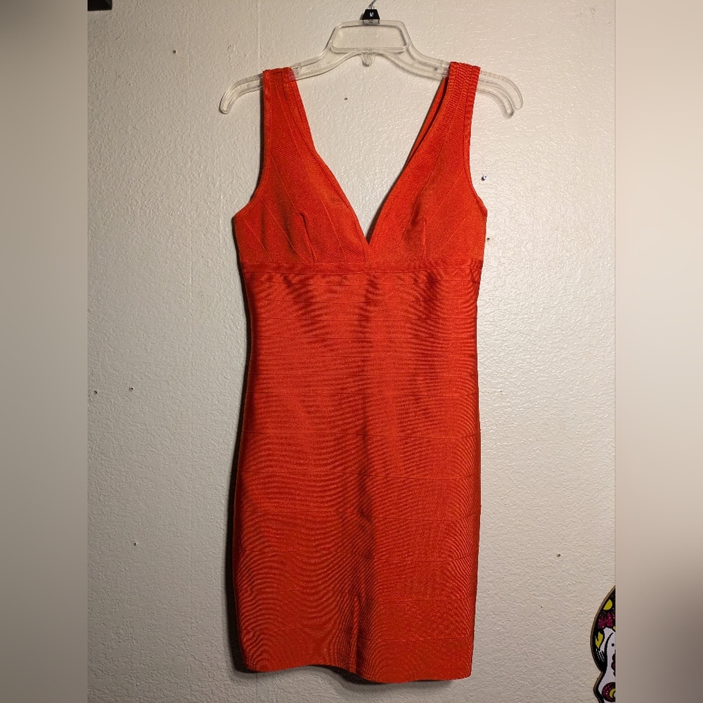 WOW Couture Red Sheath Mini Dress V-Neck Sleeveless Size Medium